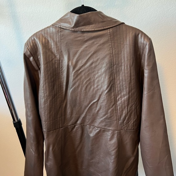 susan Graver Women’s Brown Faux Leather Jacket Size Medium - Picture 5 of 9